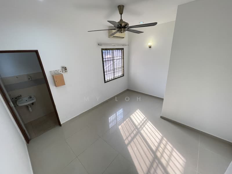 Rumah Bandar untuk Dijual di Templer Suasana (Rawang) - MY Loh - Bathroom - PropertyGuru.com.my