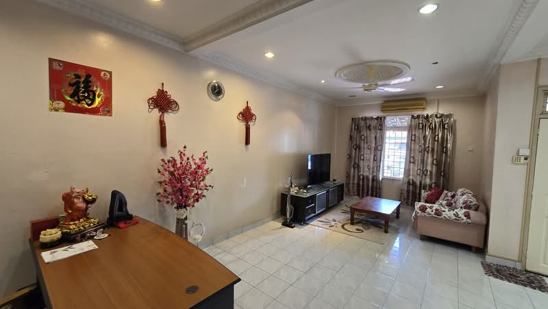 2-storey Terraced House for Sale in Kota Kemuning (Shah Alam) - J J - Living Room - PropertyGuru.com.my