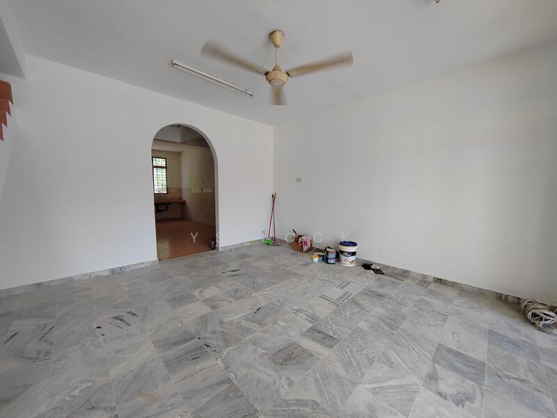 Tanah Kediaman untuk Disewa di Taman Seremban Jaya (Rantau) - YS Lock - Living Room - PropertyGuru.com.my