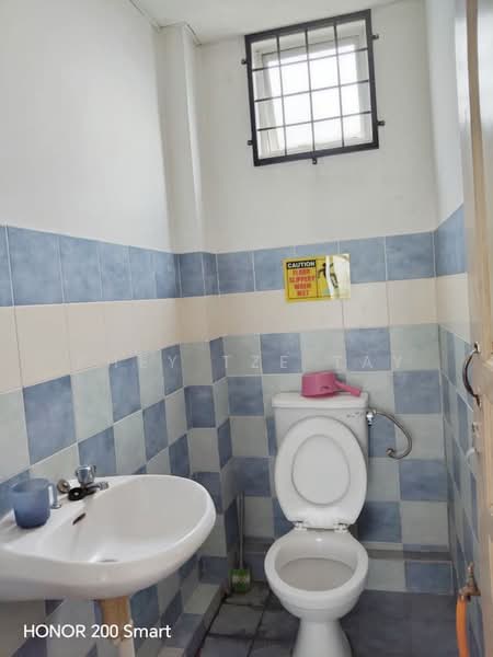 Shop / Office for Sale in Kuching (Sarawak) - Phey Tze Tay - Bathroom - PropertyGuru.com.my