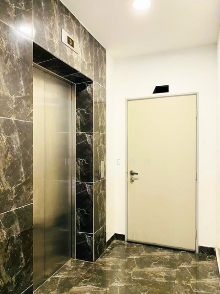 Private Lift Corridor