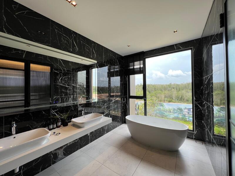 Rumah Banglo untuk Dijual di Bandar Gamuda Cove (Dengkil) - Liang Yu Chin - Bathroom - PropertyGuru.com.my