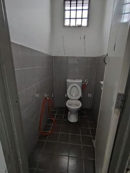 Shop / Office for Rent in Taman Bukit Kepayang (Bukit Kepayang) - Wei Keen - Bathroom - PropertyGuru.com.my