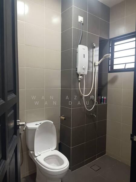 2-storey Terraced House for Sale in Bandar Bukit Raja (Klang) - Wan Azemi Wan Daud - Bathroom - PropertyGuru.com.my