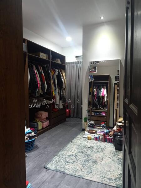 2-storey Terraced House for Sale in Bandar Bukit Raja (Klang) - Wan Azemi Wan Daud - Closet - PropertyGuru.com.my