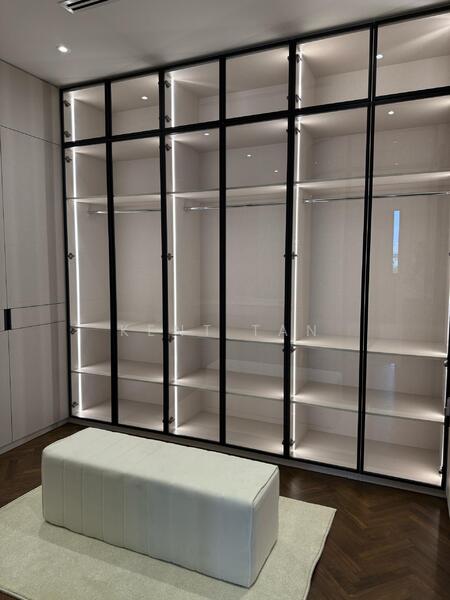 Walk-in Closet