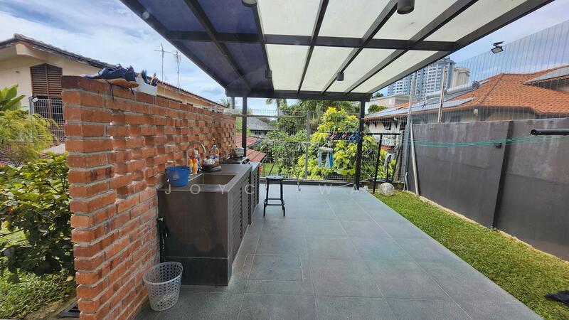 Wet kitchen & Yard