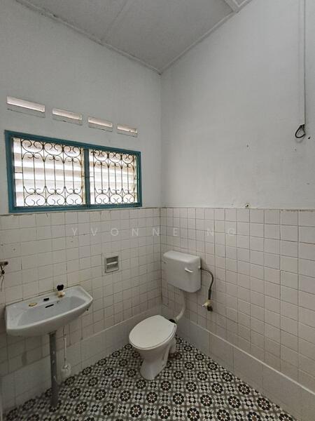 2-storey Terraced House for Rent in Taman Sentosa (Johor Bahru) - Yvonne Ng - Bathroom - PropertyGuru.com.my