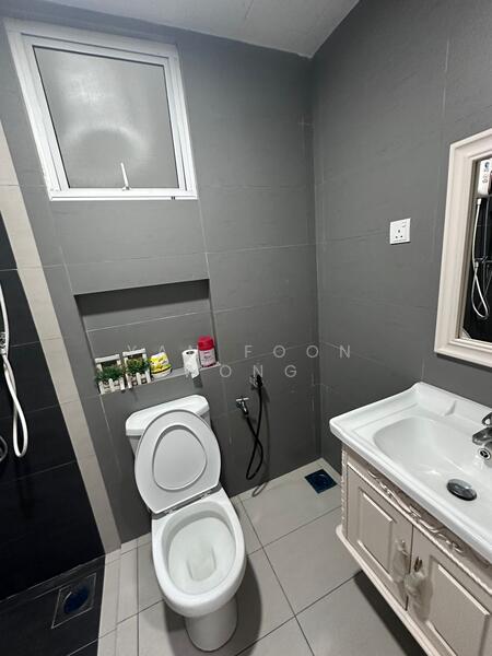 Servis Apartment untuk Dijual di Champs Elysees - Yan Foon Wong - Bathroom - PropertyGuru.com.my