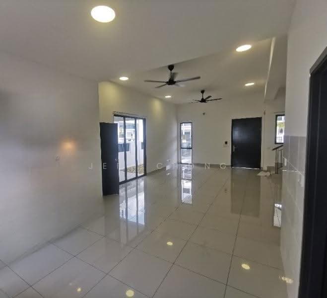 2-storey Terraced House for Rent in Telok Panglima Garang (Selangor) - Jeff Chong - Living Room - PropertyGuru.com.my