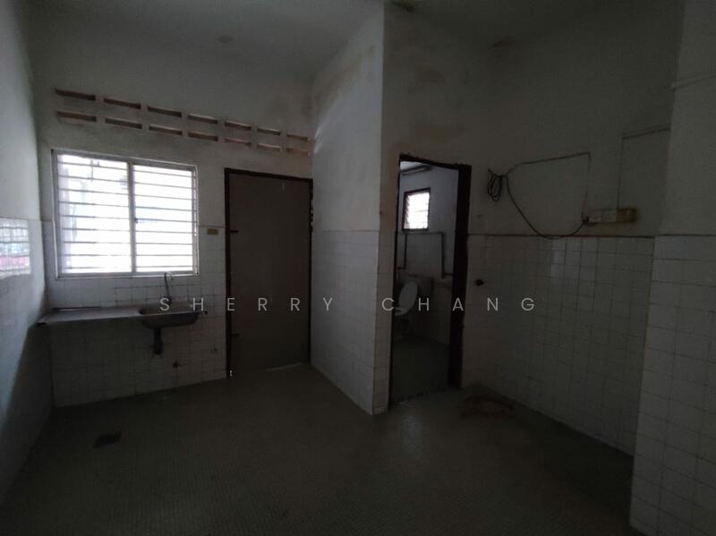 2-storey Terraced House for Sale in Taman Wahyu (Batu Caves) - Sherry Chang - Bathroom - PropertyGuru.com.my