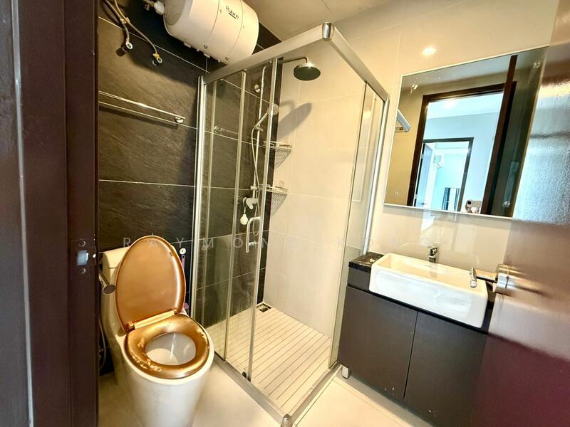 Kondominium untuk Dijual di Royal Strand @ Country Garden Danga Bay - Raymond Kong - Bathroom - PropertyGuru.com.my