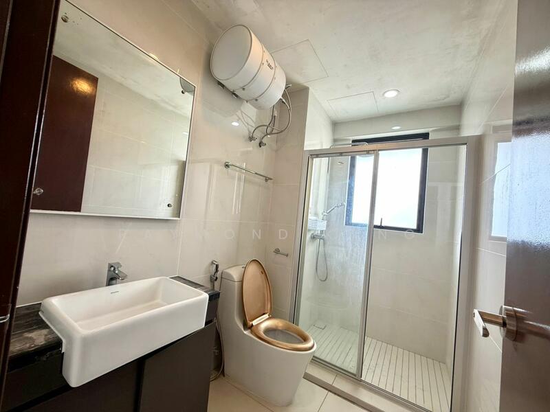 Kondominium untuk Dijual di Royal Strand @ Country Garden Danga Bay - Raymond Kong - Bathroom - PropertyGuru.com.my