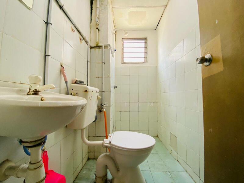 Untuk Dijual - Pusat Komersial Seksyen 7