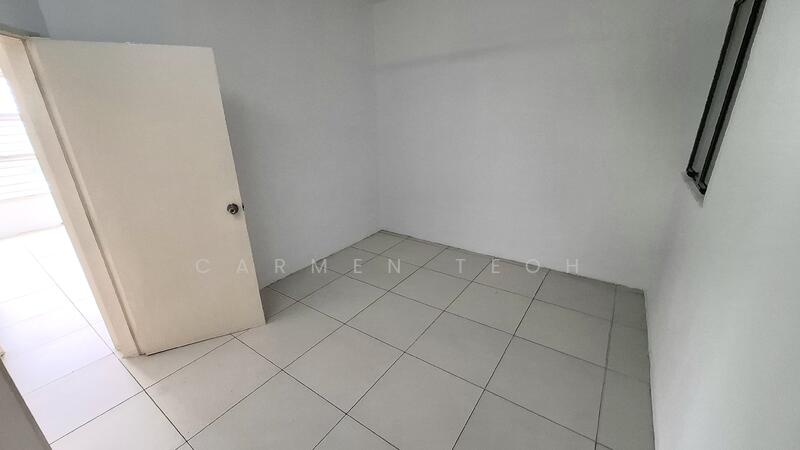 Middle Room 