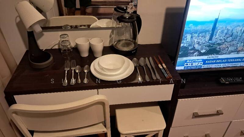 King Bedroom own kettle TV plates