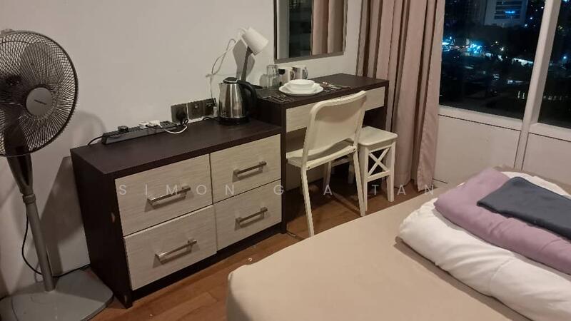 Queen Bedroom Table Fan Cabinet Mirrow