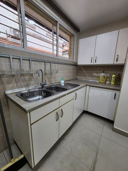 2-storey Terraced House for Sale in Bukit Jelutong (Shah Alam) - Normy Yusoff - Kitchen - PropertyGuru.com.my