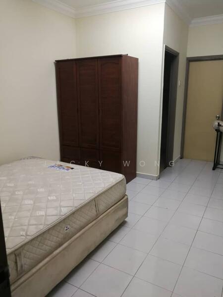 Kondominium untuk Dijual di Pelangi Indah Condominium - Jacky Wong - Bedroom - PropertyGuru.com.my