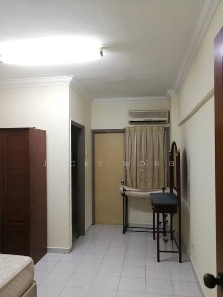 Kondominium untuk Dijual di Pelangi Indah Condominium - Jacky Wong - Bedroom - PropertyGuru.com.my