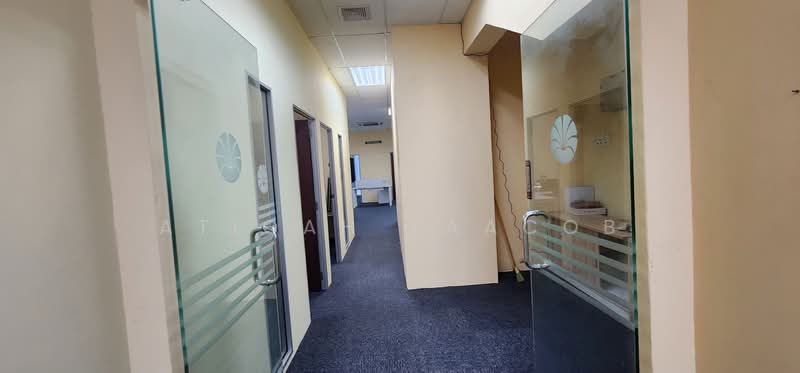 Shop for Rent in Bukit Jelutong (Shah Alam) - Atiqah Yaacob - Corridor - PropertyGuru.com.my