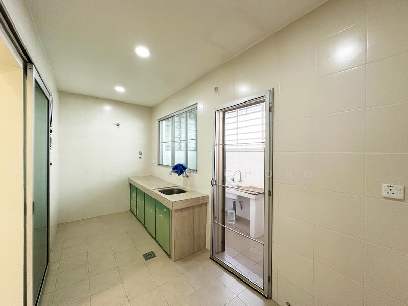 Dry Kitchen