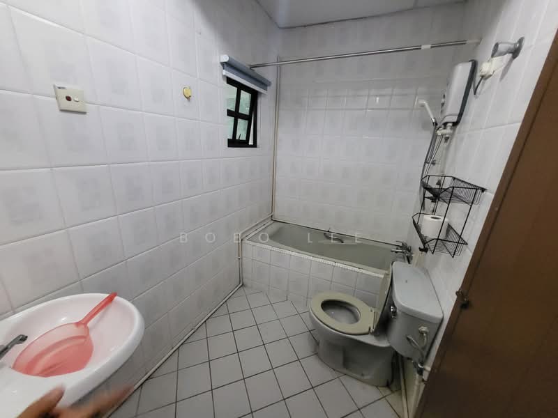 Bungalow for Sale in Taman Overseas Union (Taman Oug) (Jalan Klang Lama (Old Klang Road)) - Bobo Lee - Bathroom - PropertyGuru.com.my