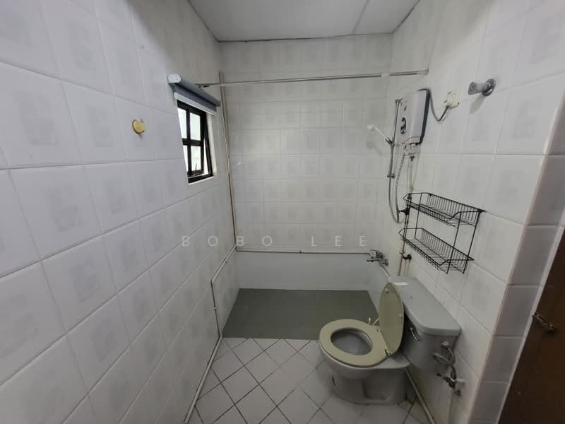 Bungalow for Sale in Taman Overseas Union (Taman Oug) (Jalan Klang Lama (Old Klang Road)) - Bobo Lee - Bathroom - PropertyGuru.com.my