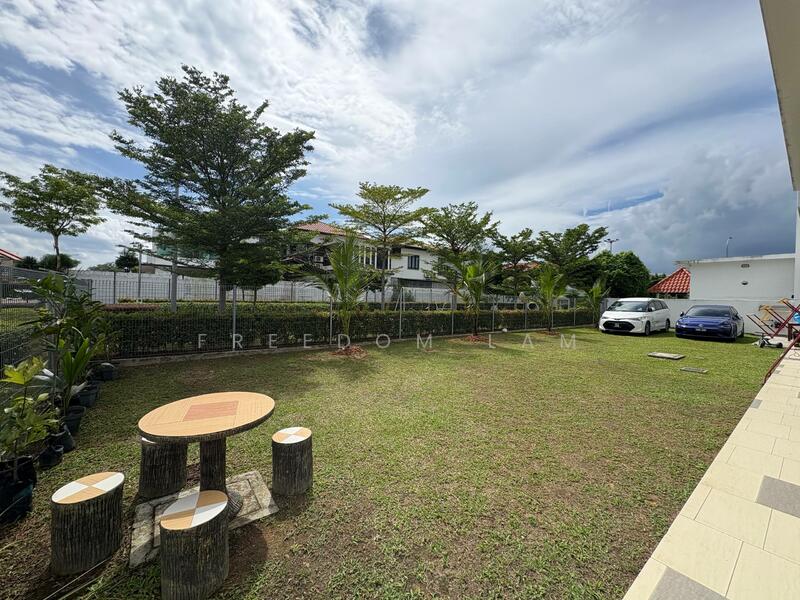 Side Land