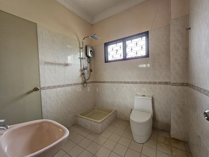 Semi-Detached House for Sale in Bandar Tun Hussein Onn (Cheras) - Angel Yeoh - Bathroom - PropertyGuru.com.my