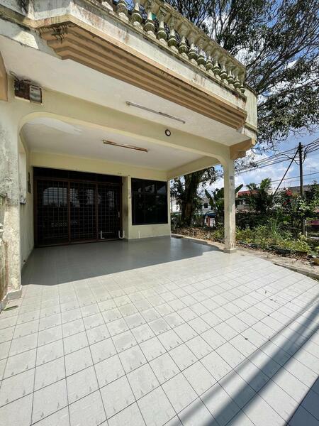 Exterior with 20ft Land