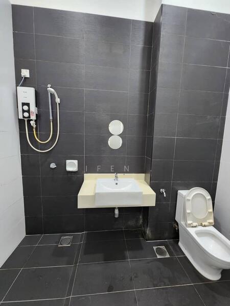 Terraced House for Sale in Kota Masai (Pasir Gudang) - Lifen . - Bathroom - PropertyGuru.com.my