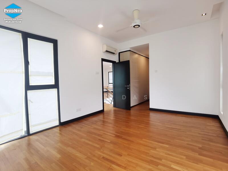 Leisure Farm untuk Untuk Dijual - RM 2,850,000, Mac 2026 - Living Room - PropertyGuru.com.my