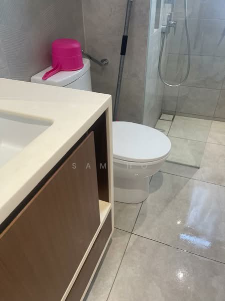 Service Residence for Sale at Hill10 Residence @ i-City - Sam Ho - Bathroom - PropertyGuru.com.my