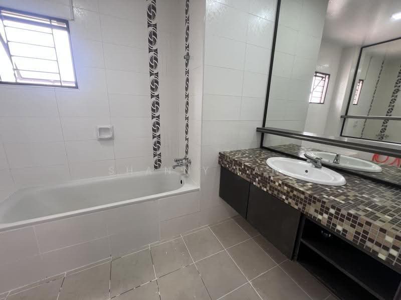 Rumah Berkembar untuk Dijual di Bandar Sungai Long (Selangor) - Shanny Tan - Bathroom - PropertyGuru.com.my