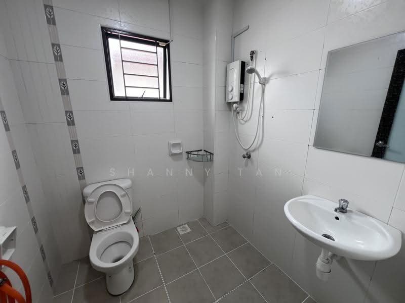 Rumah Berkembar untuk Dijual di Bandar Sungai Long (Selangor) - Shanny Tan - Bathroom - PropertyGuru.com.my