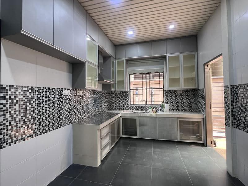 Rumah Berkembar untuk Dijual di Bandar Sungai Long (Selangor) - Shanny Tan - Kitchen - PropertyGuru.com.my