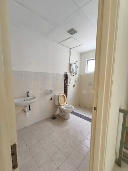 Servis Apartment untuk Dijual di Koi Kinrara - Yoke Leng Sew - Bathroom - PropertyGuru.com.my