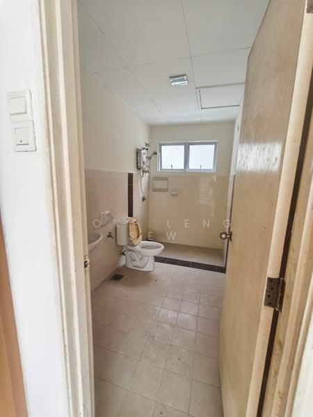 Servis Apartment untuk Dijual di Koi Kinrara - Yoke Leng Sew - Bathroom - PropertyGuru.com.my