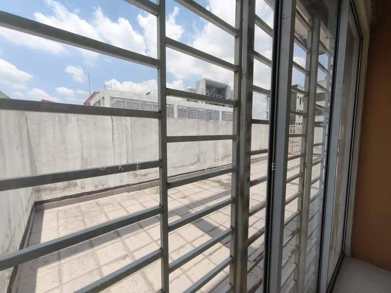 Servis Apartment untuk Dijual di Koi Kinrara - Yoke Leng Sew - Balcony - PropertyGuru.com.my