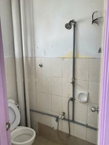 Apartment for Sale at Puchong Permata 3 - Liew Kee Mun - Bathroom - PropertyGuru.com.my