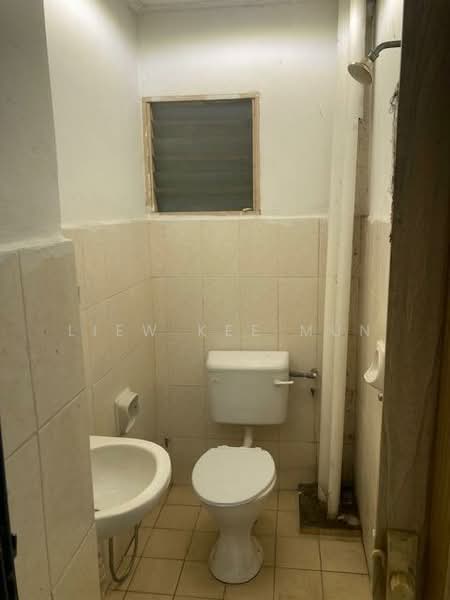 Apartment for Sale at Puchong Permata 3 - Liew Kee Mun - Bathroom - PropertyGuru.com.my