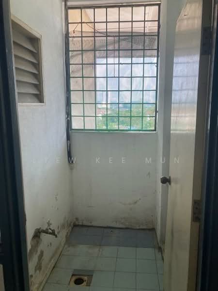 Apartment for Sale at Puchong Permata 3 - Liew Kee Mun - Balcony - PropertyGuru.com.my