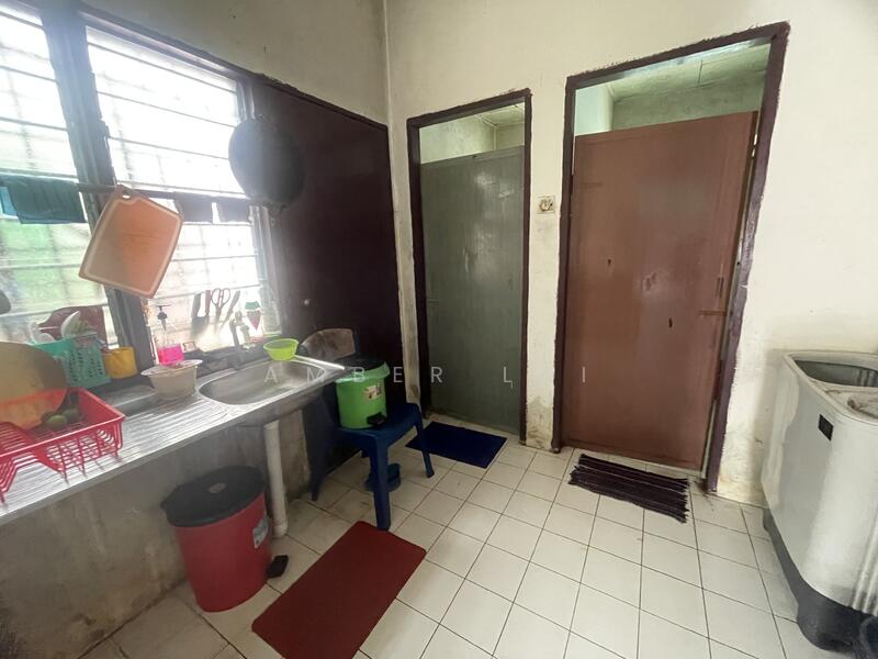 1-storey Terraced House for Sale in Tanjung Malim (Perak) - Amber Lai - Kitchen - PropertyGuru.com.my