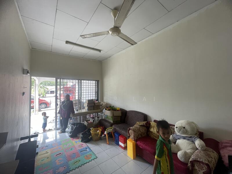 1-storey Terraced House for Sale in Tanjung Malim (Perak) - Amber Lai - Living Room - PropertyGuru.com.my