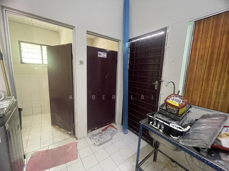 1-storey Terraced House for Sale in Tanjung Malim (Perak) - Amber Lai - Bathroom - PropertyGuru.com.my