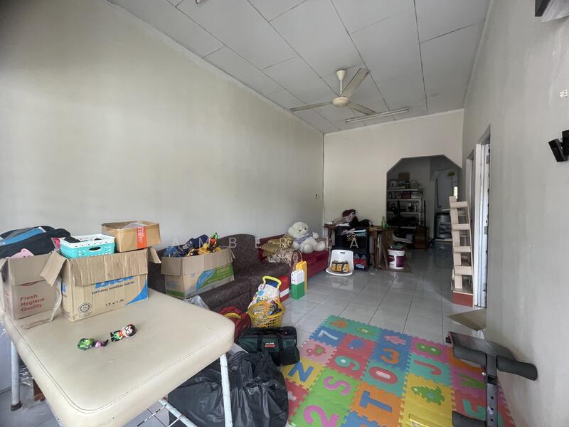1-storey Terraced House for Sale in Tanjung Malim (Perak) - Amber Lai - Living Room - PropertyGuru.com.my
