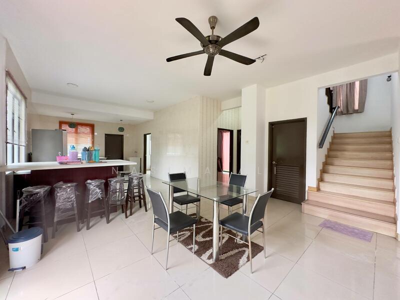 Untuk Dijual - Aman Perdana, Klang (Two Storey Bungalow)