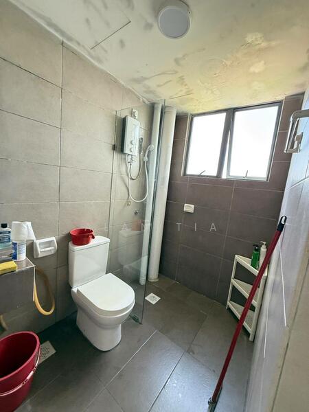 Service Residence for Sale at ARC @ Austin Hills - Alan Tia - Bathroom - PropertyGuru.com.my