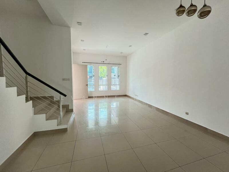 Rumah Teres 2 Tingkat untuk Dijual di Taman Mount Austin (Tebrau) - Evanne Wan - Living Room - PropertyGuru.com.my